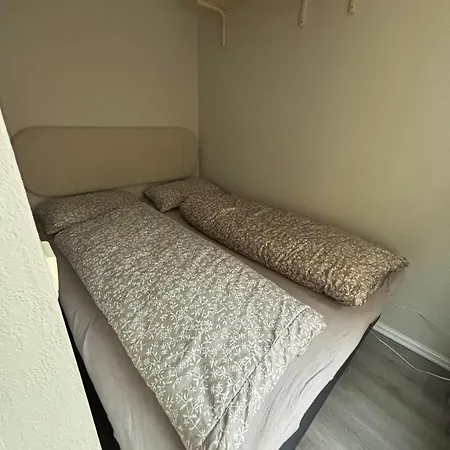 And Quiet 1 Min From The Center Apartamento